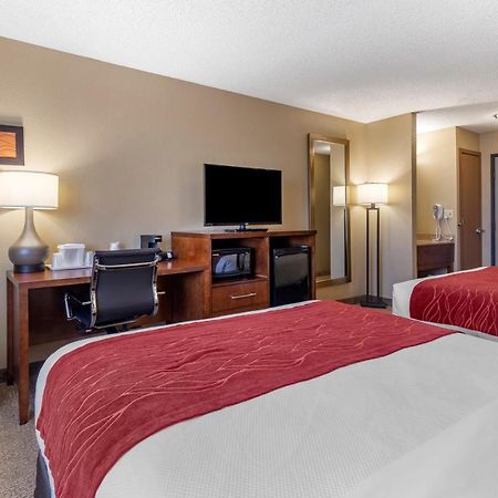 Comfort Inn & Suites Hays I-70 Экстерьер фото