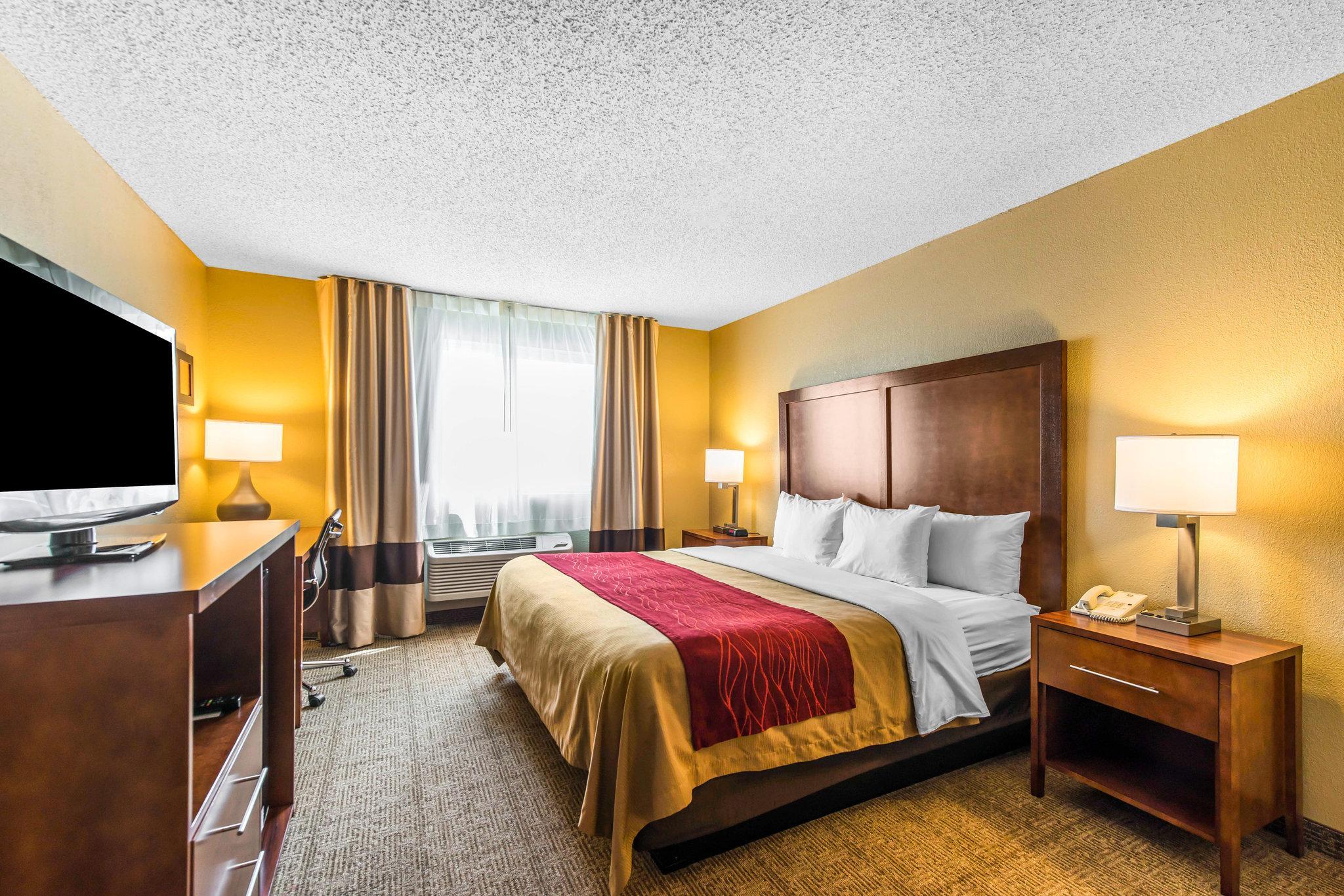Comfort Inn & Suites Hays I-70 Экстерьер фото