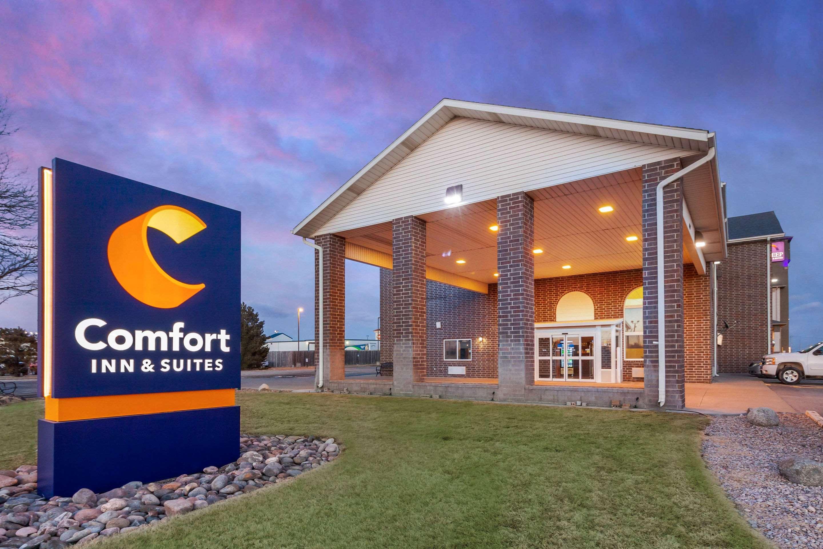 Comfort Inn & Suites Hays I-70 Экстерьер фото