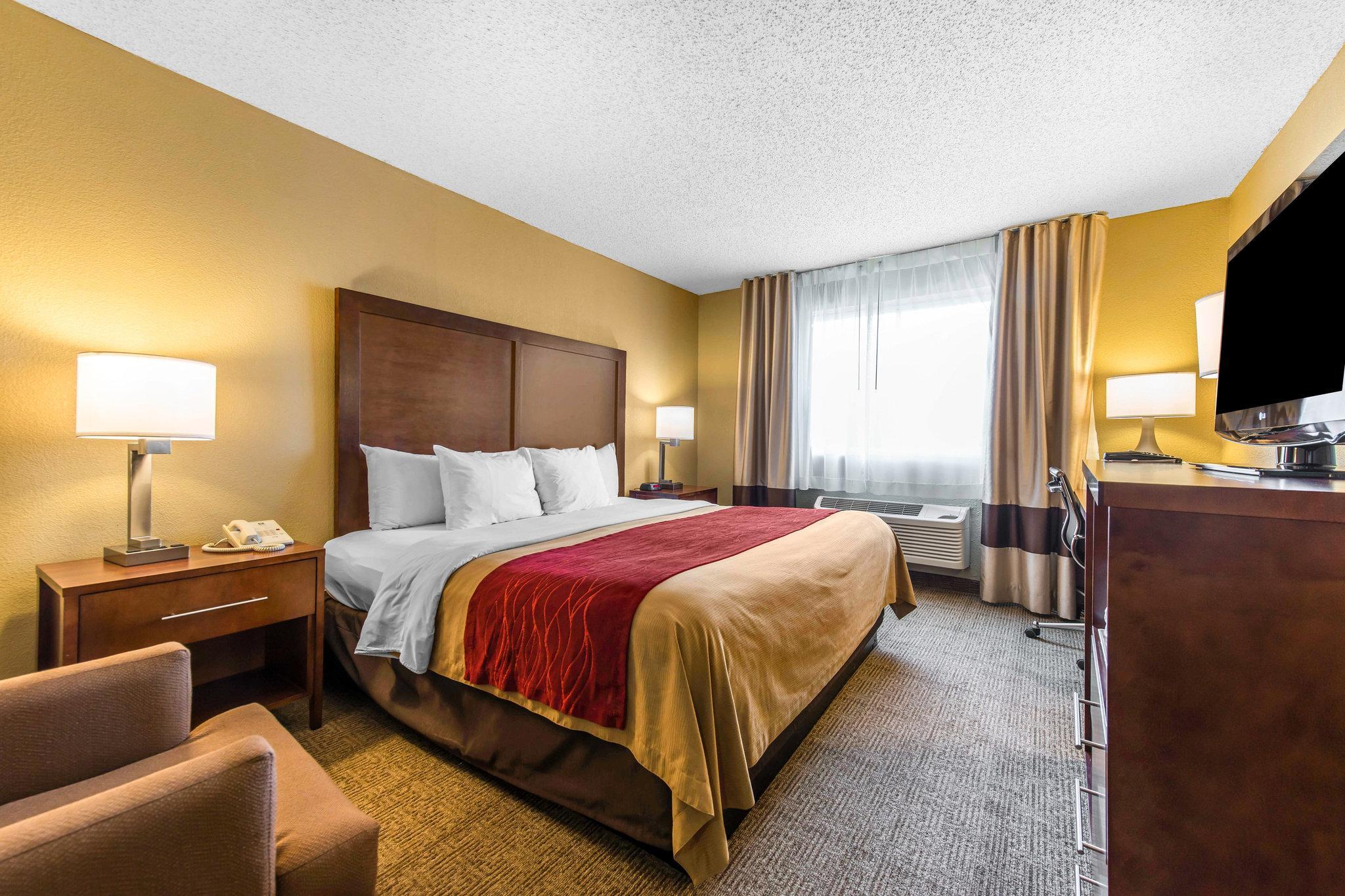 Comfort Inn & Suites Hays I-70 Экстерьер фото