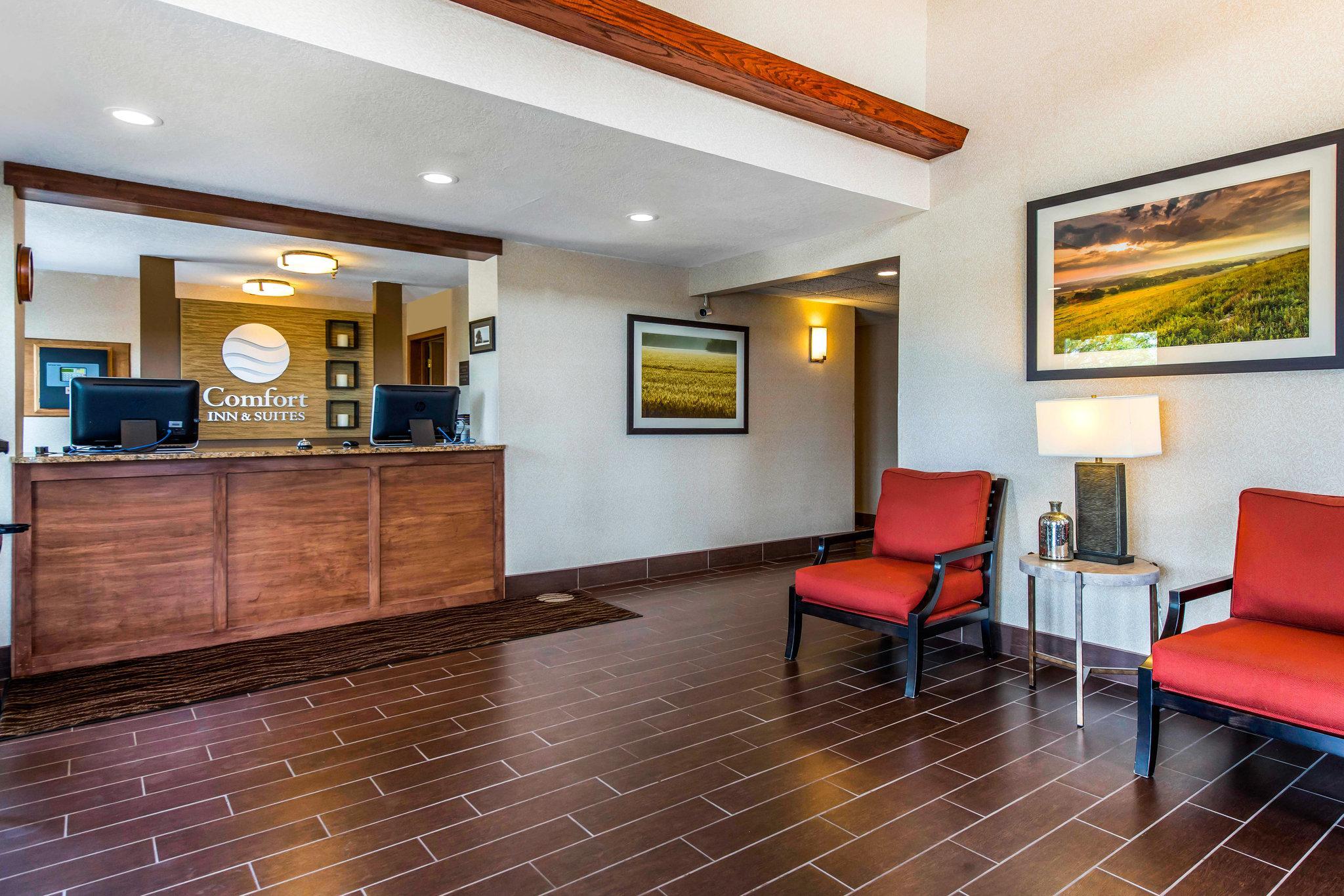 Comfort Inn & Suites Hays I-70 Экстерьер фото