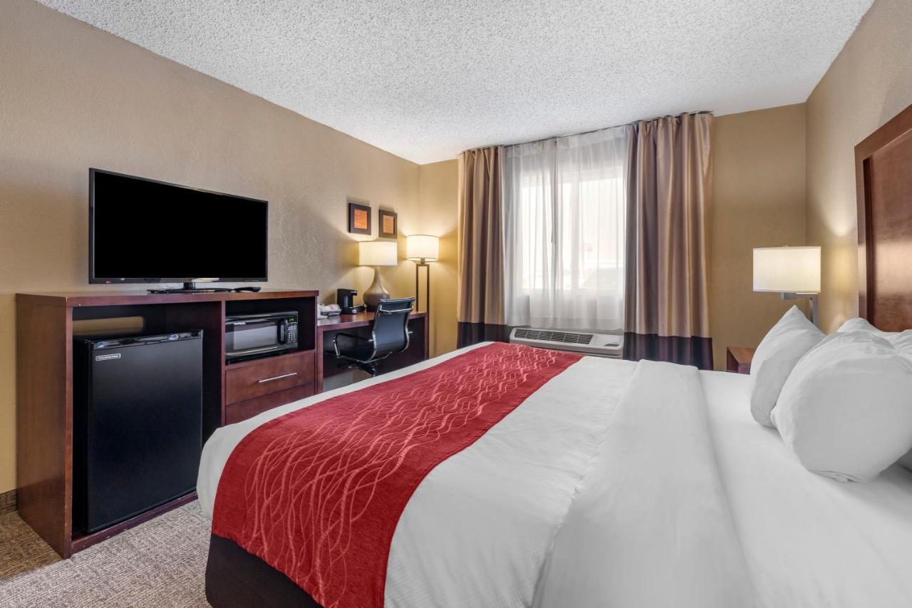 Comfort Inn & Suites Hays I-70 Экстерьер фото