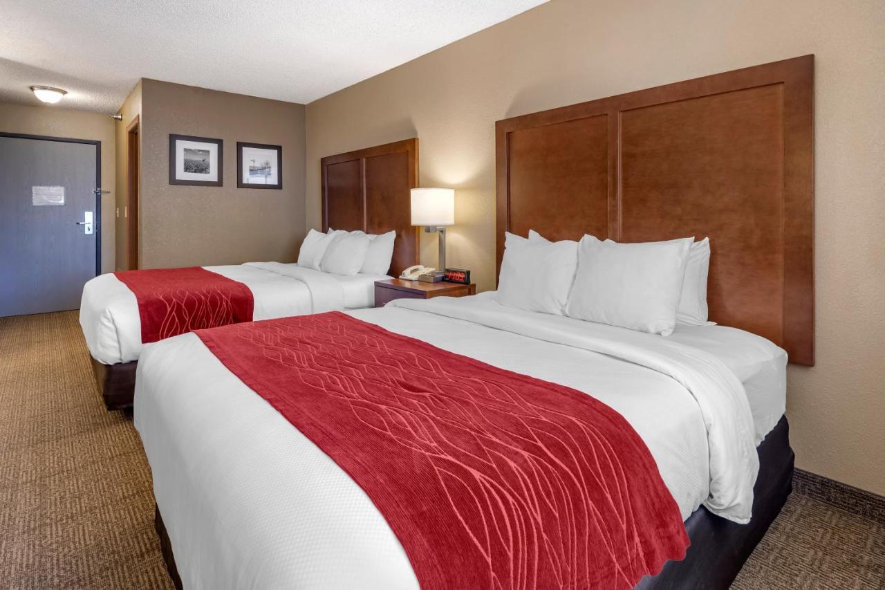 Comfort Inn & Suites Hays I-70 Экстерьер фото