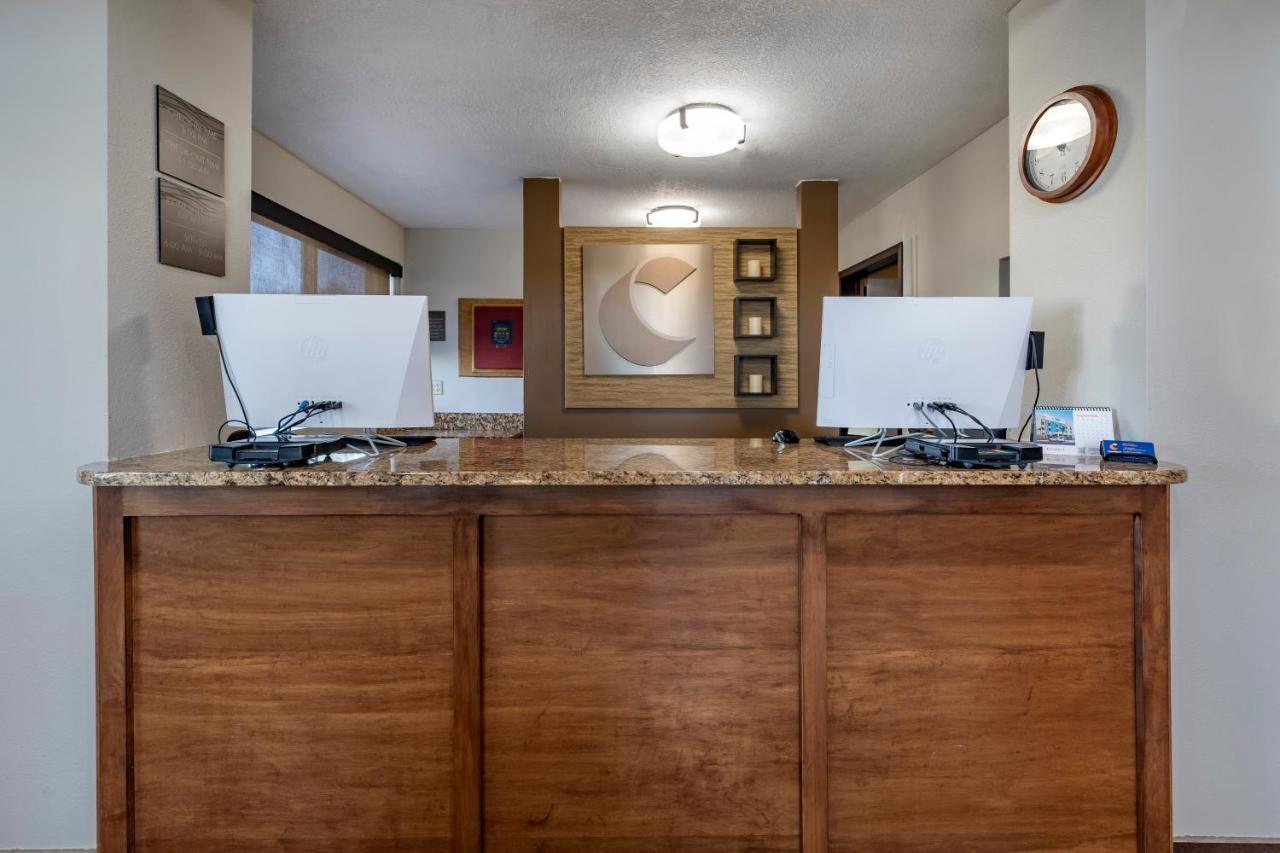 Comfort Inn & Suites Hays I-70 Экстерьер фото