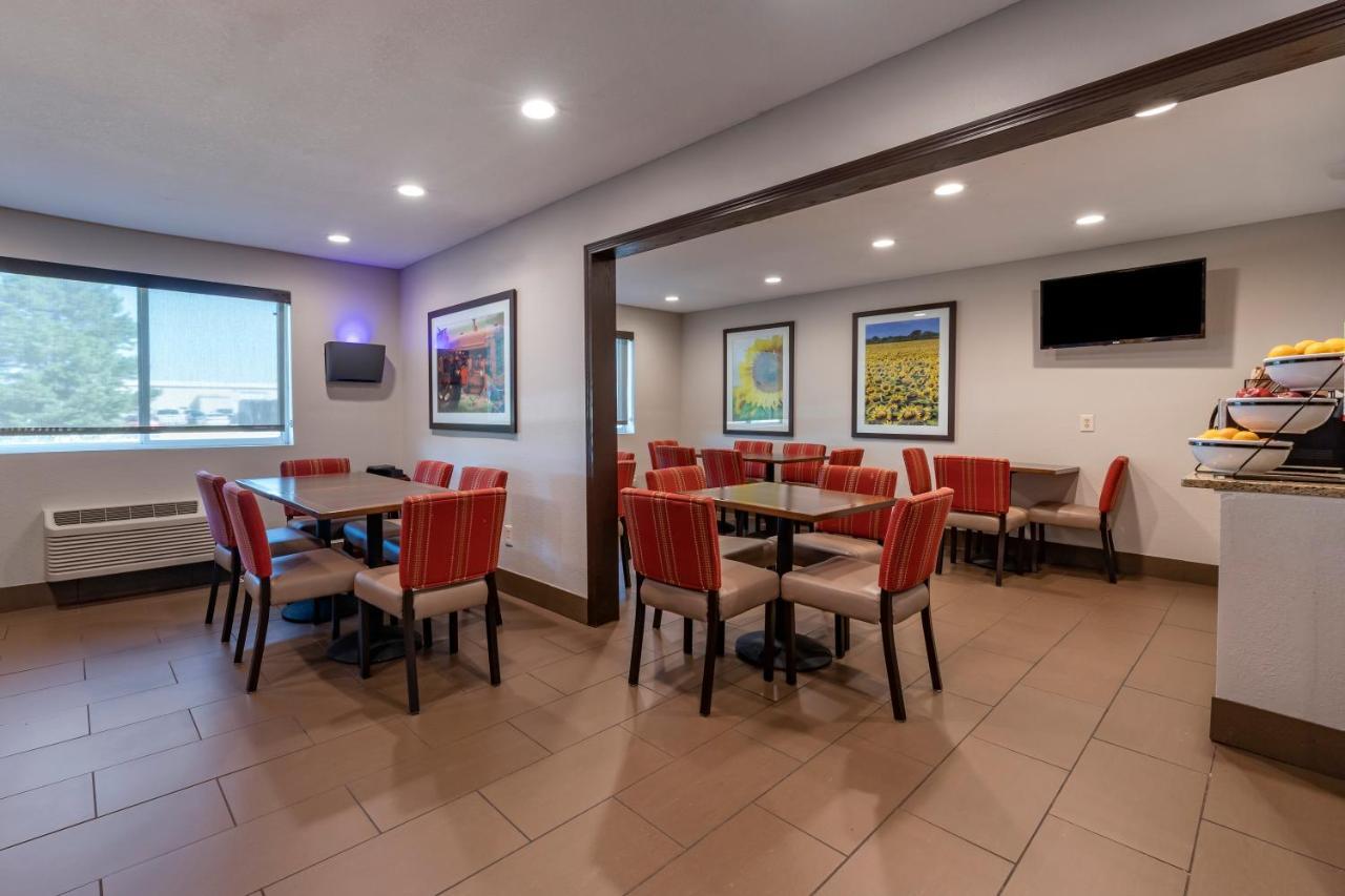 Comfort Inn & Suites Hays I-70 Экстерьер фото