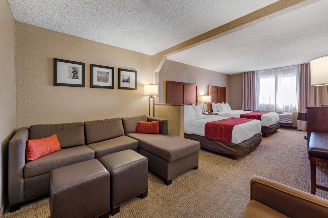 Comfort Inn & Suites Hays I-70 Экстерьер фото