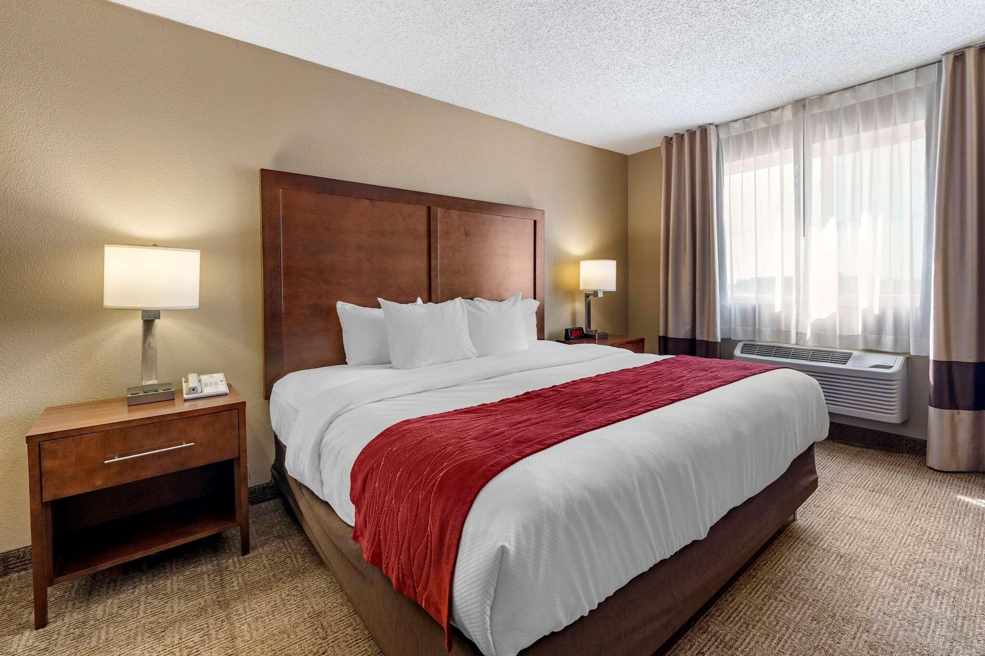 Comfort Inn & Suites Hays I-70 Экстерьер фото