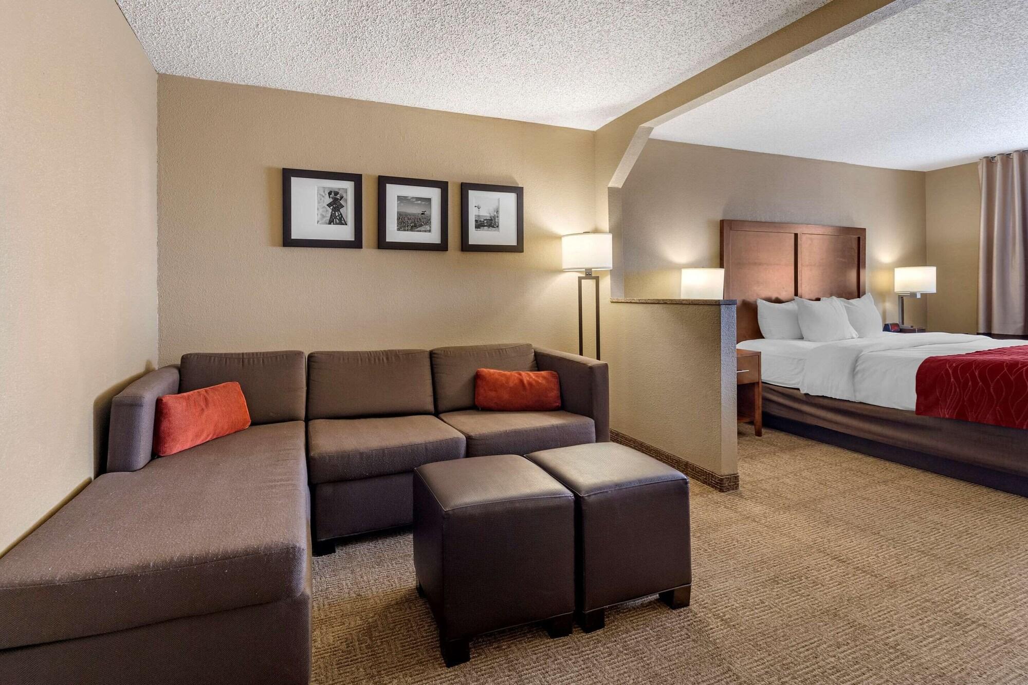 Comfort Inn & Suites Hays I-70 Экстерьер фото