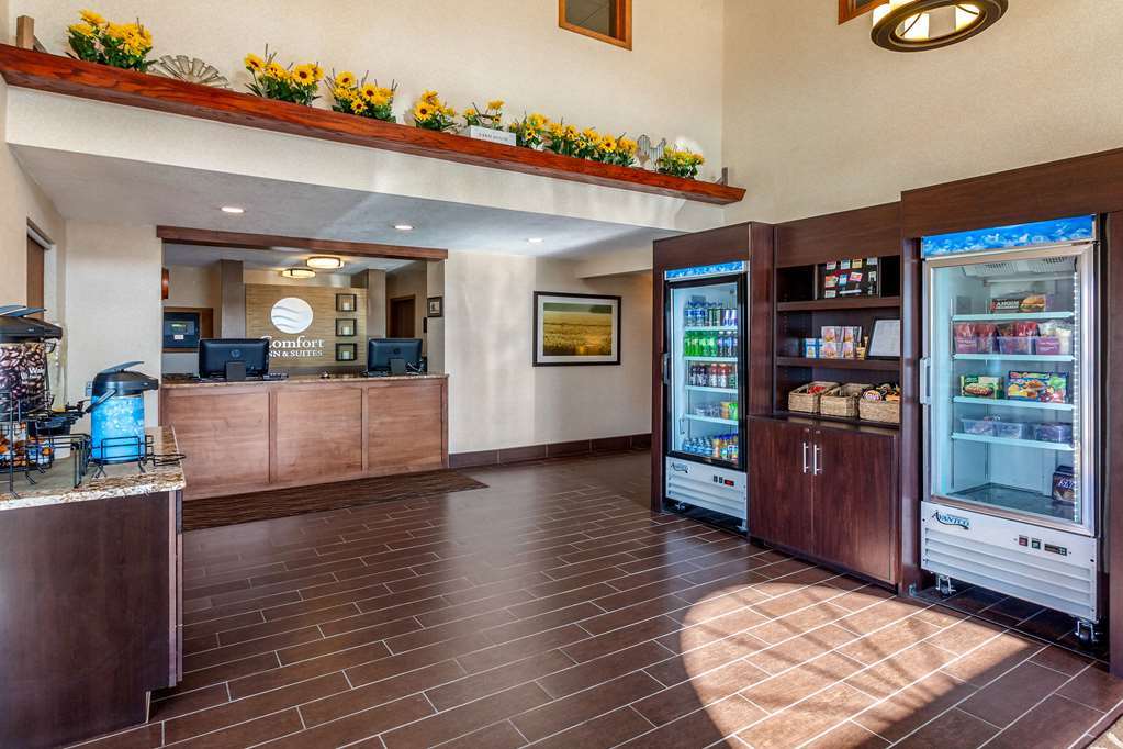 Comfort Inn & Suites Hays I-70 Интерьер фото