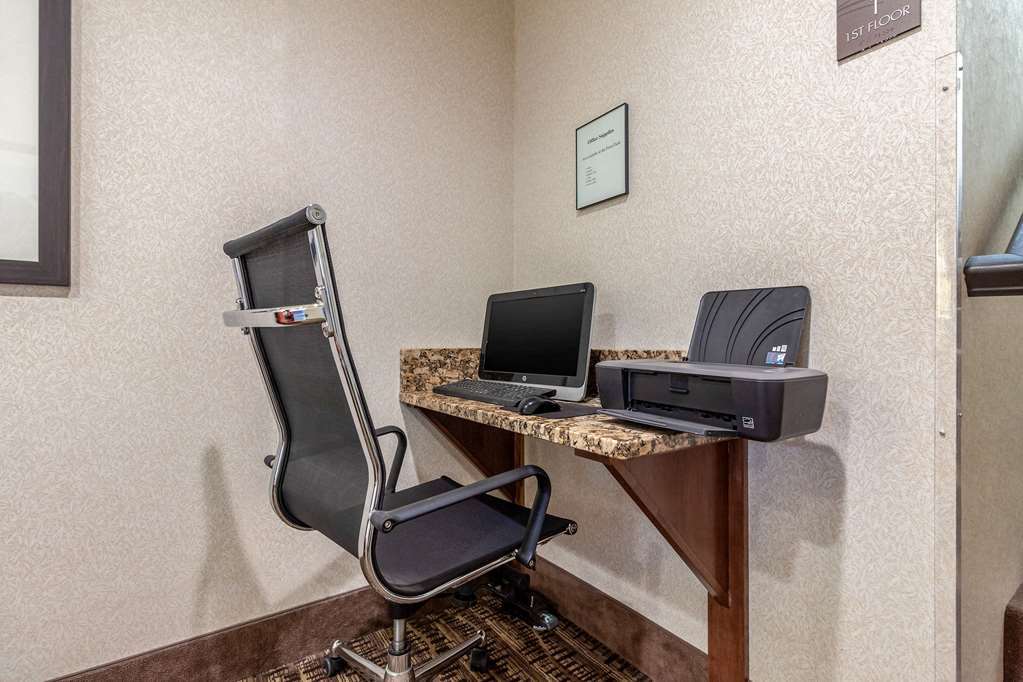 Comfort Inn & Suites Hays I-70 Удобства фото