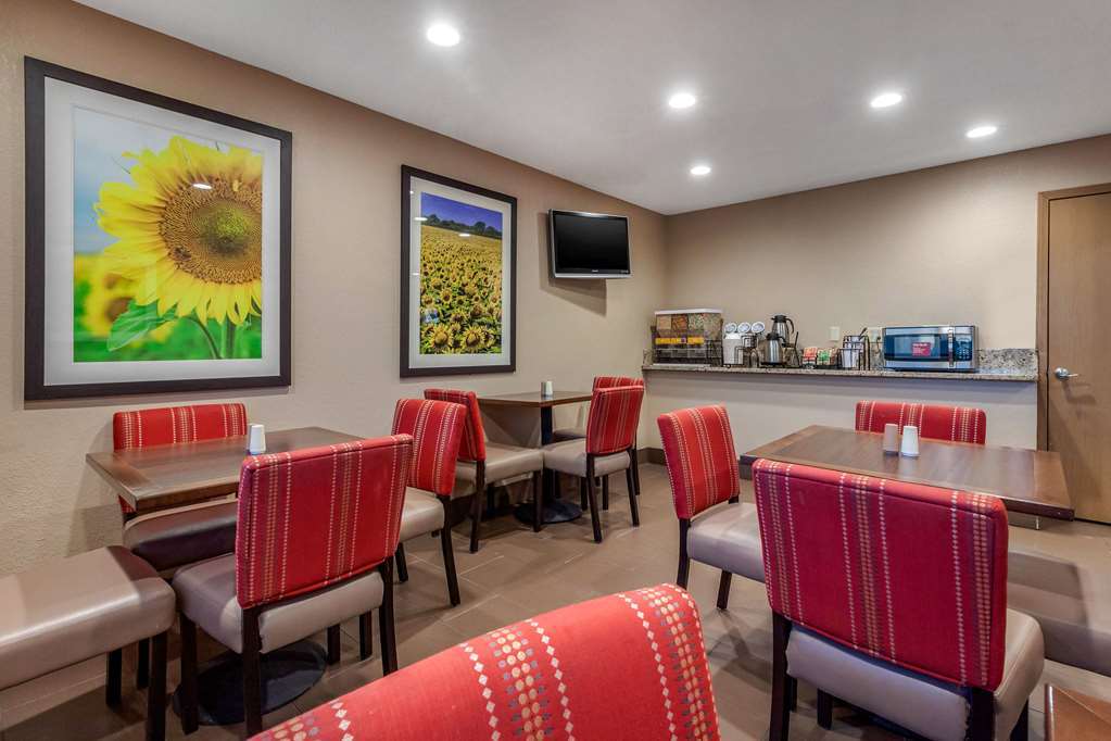Comfort Inn & Suites Hays I-70 Ресторан фото