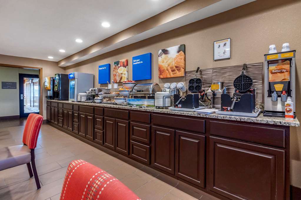 Comfort Inn & Suites Hays I-70 Ресторан фото