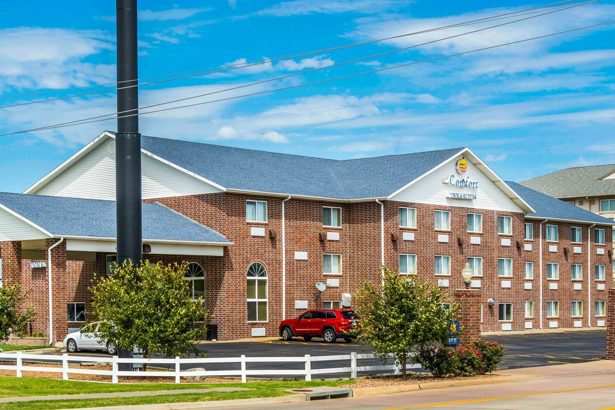 Comfort Inn & Suites Hays I-70 Экстерьер фото