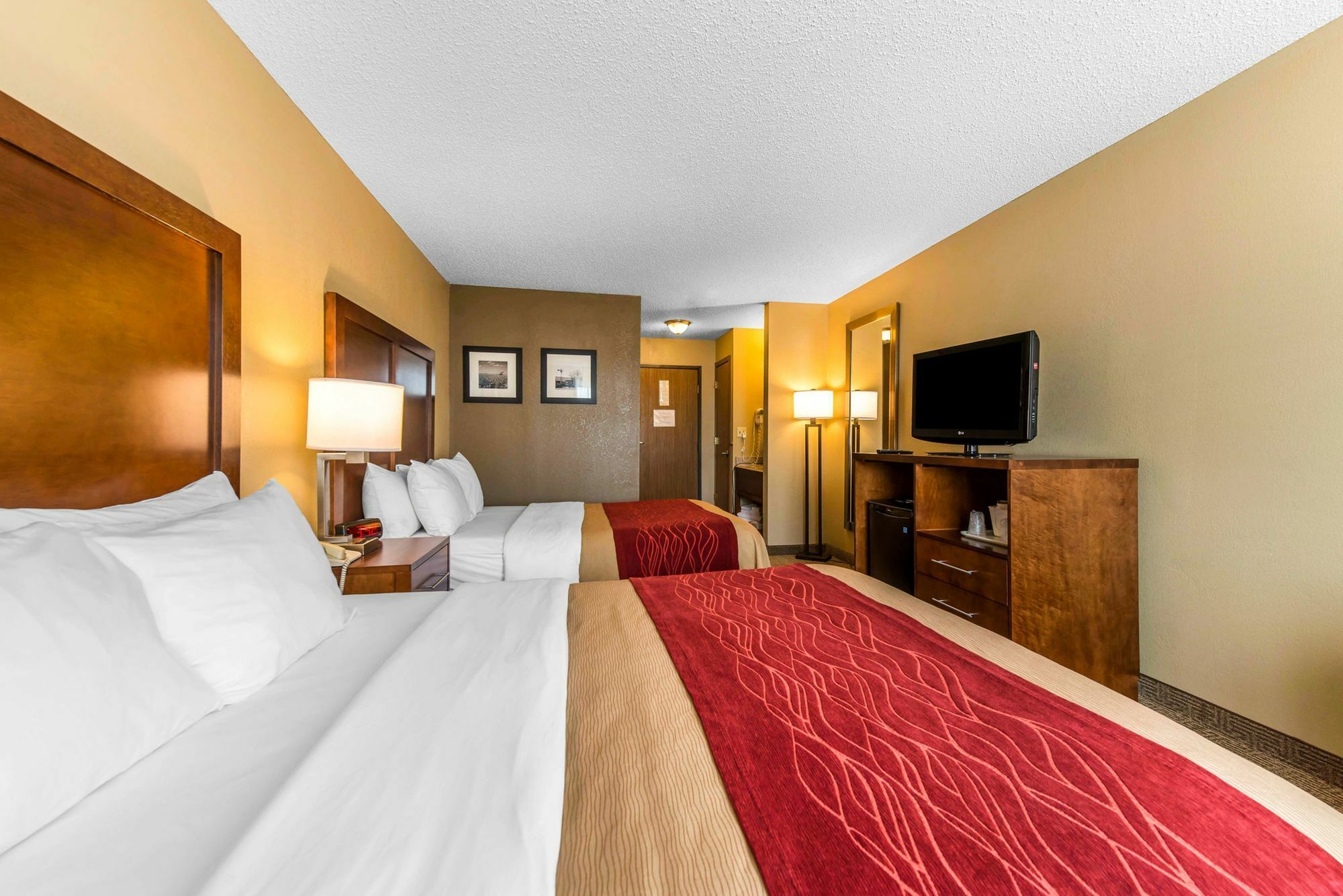 Comfort Inn & Suites Hays I-70 Экстерьер фото