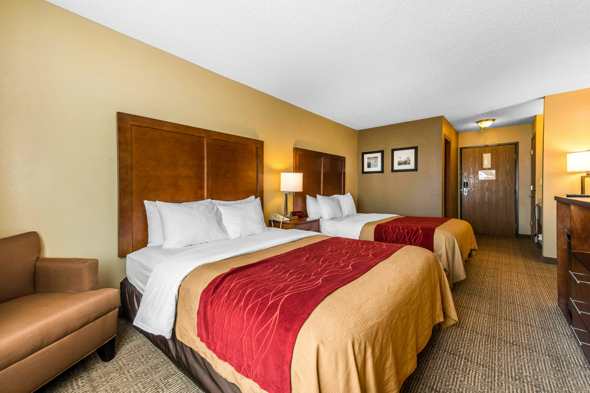 Comfort Inn & Suites Hays I-70 Экстерьер фото